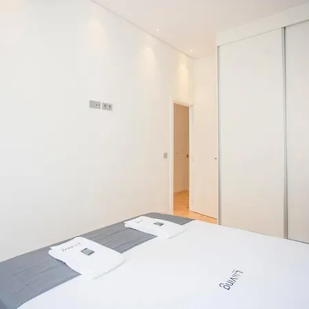 Liiiving In Porto-mouzinho Apartman *